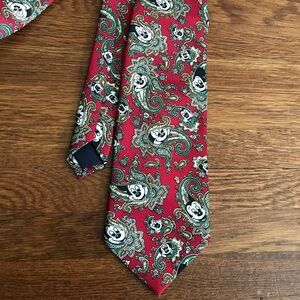 Mickey Mouse Man Road neck tie burgundy paisley